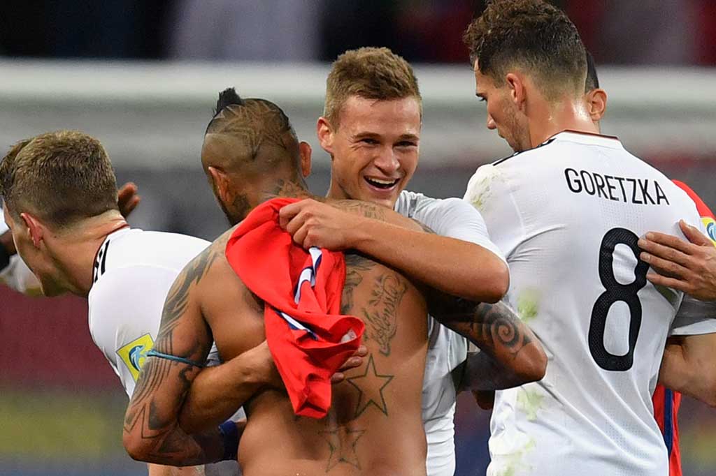 Stindl (kedua kiri) melakukan selebrasi bersama rekan-rekan setimnya.