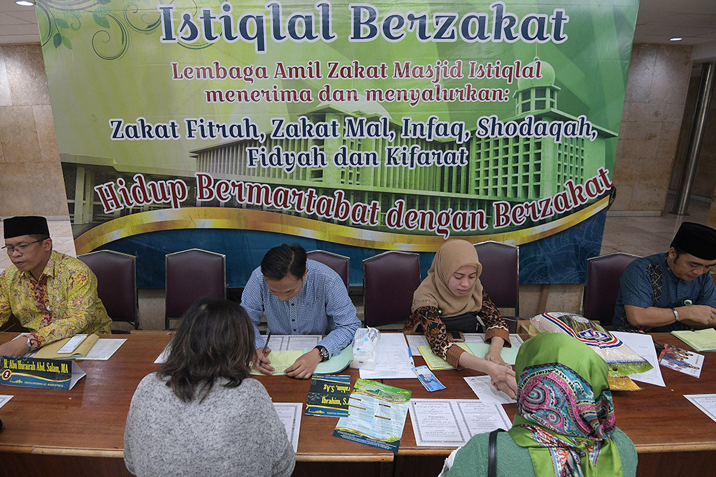 Panitia zakat fitrah Istiqlal terus membuka gerai untuk umum hingga terakhir Sabtu malam pukul 23.00 WIB dengan catatan pemerintah menetapkan 1 Syawal/Hari Idul Fitri jatuh pada Minggu, 25 Juni 2017.