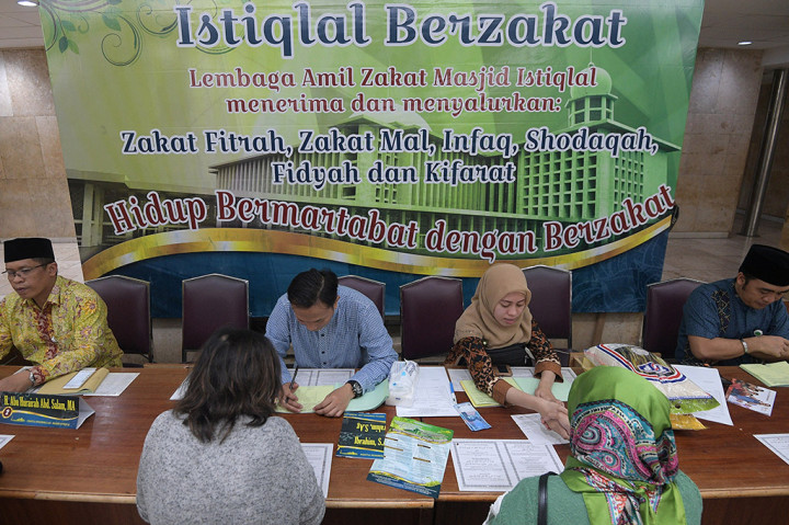 Panitia zakat fitrah Istiqlal terus membuka gerai untuk umum hingga terakhir Sabtu malam pukul 23.00 WIB dengan catatan pemerintah menetapkan 1 Syawal/Hari Idul Fitri jatuh pada Minggu, 25 Juni 2017.