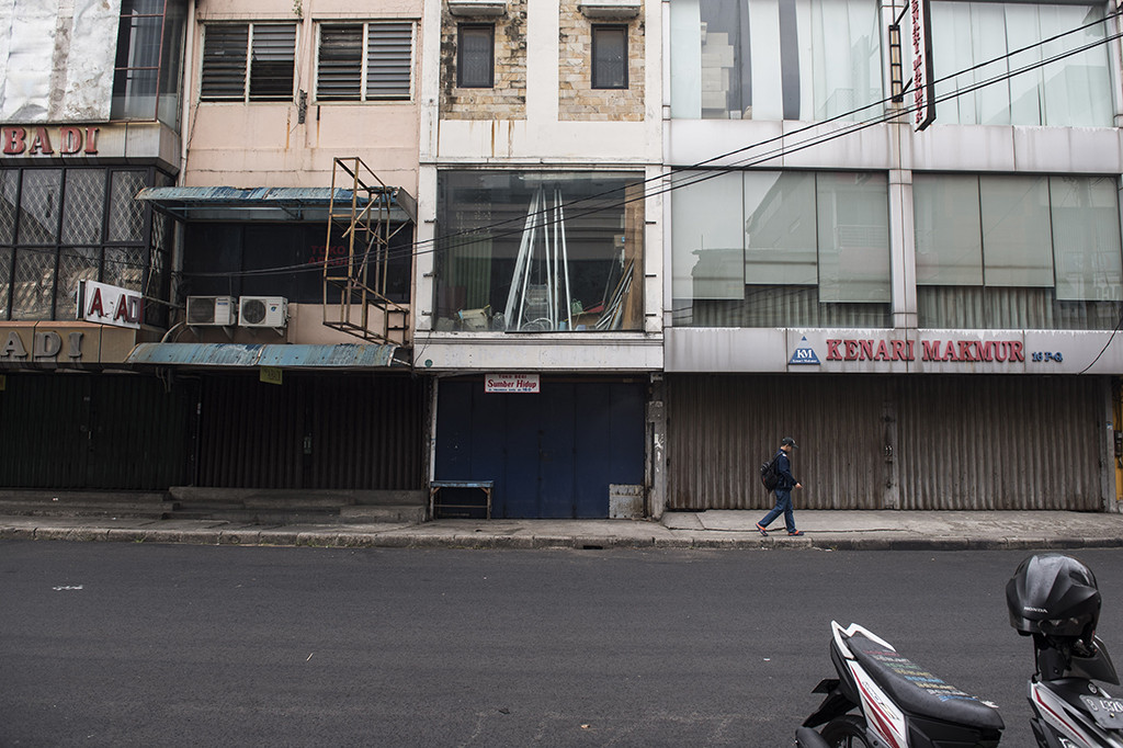 Suasana pertokoan dan Jalan Pinangsia yang sepi karena libur Hari Raya Idulfitri, di kawasan Glodok.