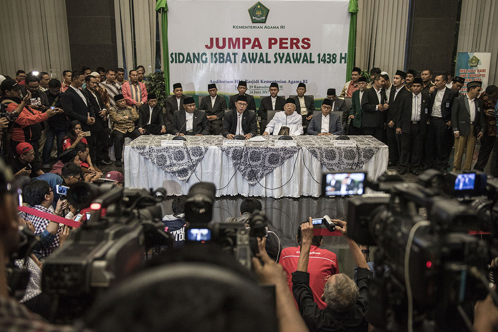 Pemerintah menetapkan 1 Syawal 1438 Hijriah atau Idul Fitri jatuh pada Minggu (25/6/2017). 