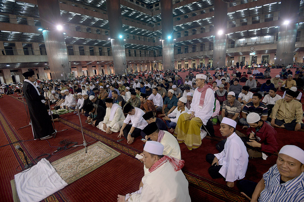 Imam Besar Masjid Istiqlal Nasaruddin Umar berceramah saat Istiqlal Bertakbir di Masjid Istiqlal, Jakarta Pusat, Sabtu (24/6). ANTARA/Sigid Kurniawan