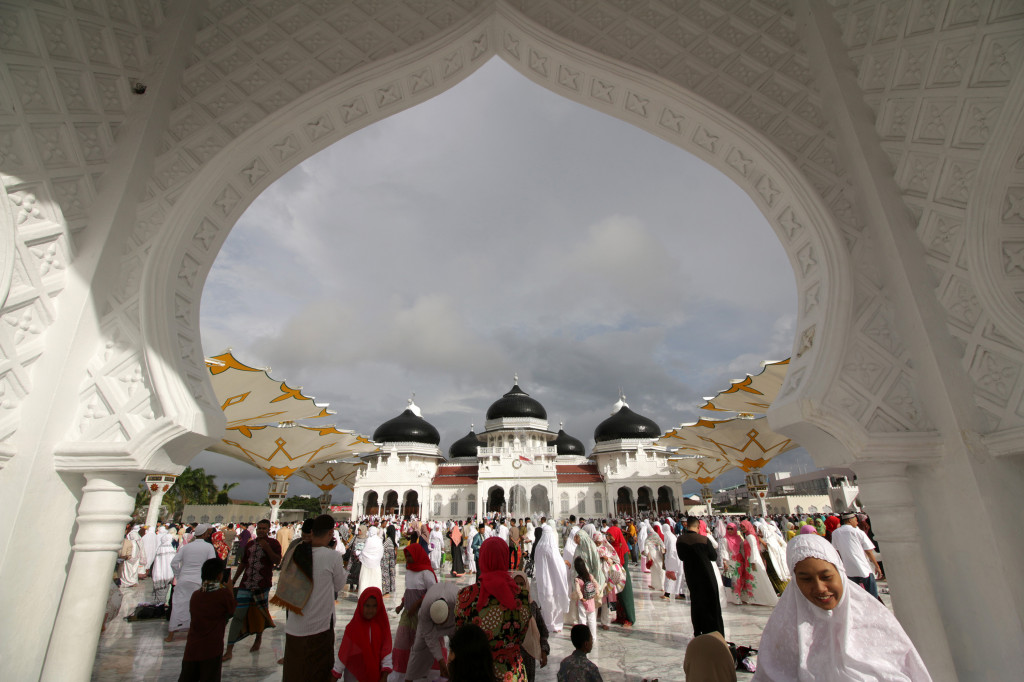 Masjid Raya Baiturrahman menjadi favorit umat Islam di Banda Aceh dan sekitarnya untuk melaksanakan Salat Ied. AFP Photo/Ahmad Ariska