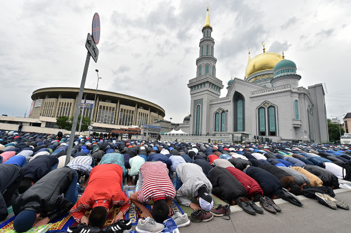 The Central Moscow Mosque (Moscow Cathedral Mosque) di Rusia merupakan masjid terbesar di Eropa. Masjid ini memiliki enam lantai dengan tinggi 79 meter yang juga tertinggi di Eropa.