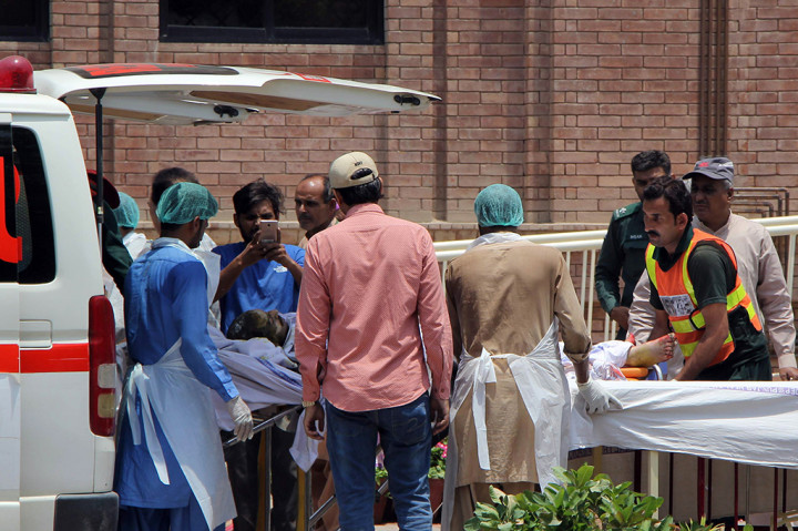 Hingga kini belum ada penjelasan resmi mengenai penyebab kejadian itu. Media lokal melaporkan, warga merokok pada saat kejadian dan diduga menjadi penyebab ledakan.
