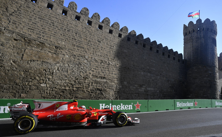 Kimi Raikkonen memacu Ferrari-nya di sirkuit jalan raya Baku, Azerbaijan. Setelah sempat terlibat tabrakan parah dengan Valtteri Bottas, pembalap asal Islandia ini gagal masuk finish. Sedangkan Bottas berhasil naik ke podium dua. AFP Photo/Alexander Nemenov