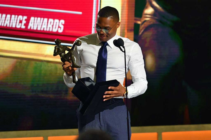 Westbrook meraih gelar MVP setelah menyingkirkan James Harden (Houston Rockets) dan Kahwi Leonard (San Antonio Spurs).