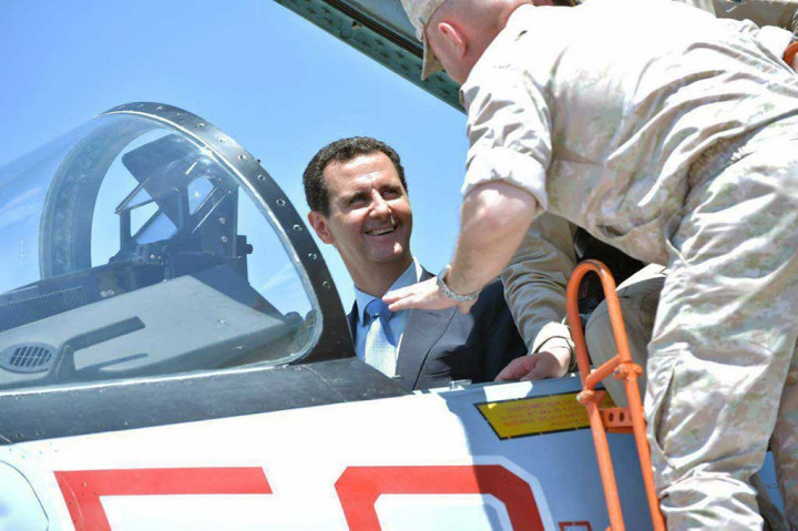 Presiden Suriah Bashar al-Assad berada di kokpit sebuah pesawat tempur Rusia Sukhoi SU-35.