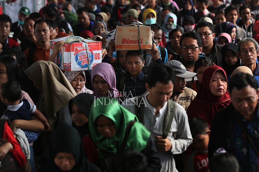 Senior Manager Humas PT KAI Daop 1 Jakarta Suprapto menyebut puncak arus balik KA diperkirakan pada 1 Juli mendatang dengan rata-rata kisaran 21-25 ribu penumpang per hari.