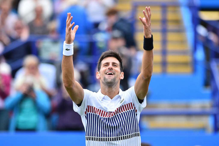 Djokovic melakukan selebrasi usai menyudahi perlawanan Young dua set langsung  6-2, 7-6(9) dalam waktu satu jam dan 35 menit.