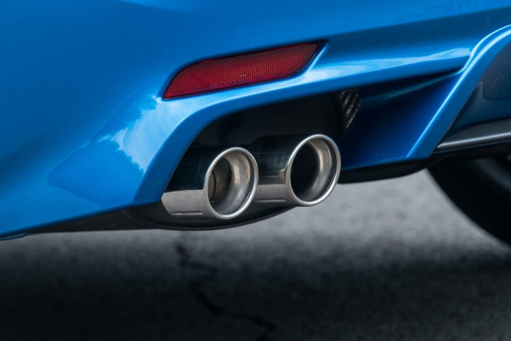 Mesin untuk Camry XSE adalah V6 3.5 liter. Tenaga yang dihasilkan sudah sangat mencukupi untuk sebuah sedan keluarga, sehingga Toyota tidak menambahkan turbo seperti para pesaingnya.