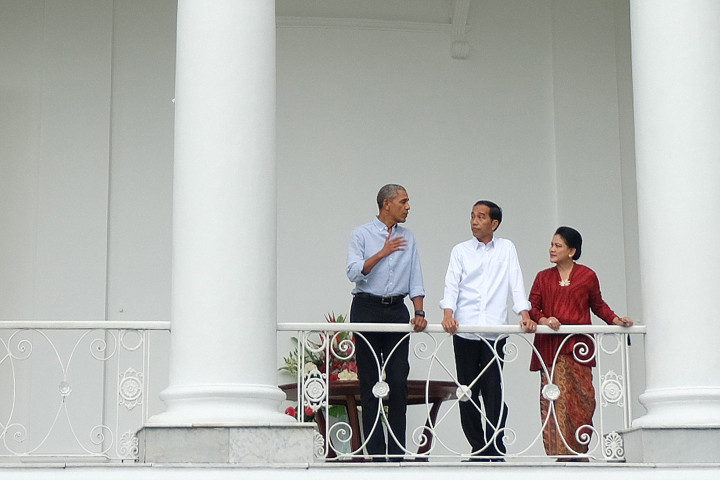 Obama ketika disambut Jokowi dan keluarga di Istana Bogor. Sebelumnya Obama sekeluarga berlibur di Bali dan Yogyakarta. ANTARA FOTO/Desca Lidya Natalia