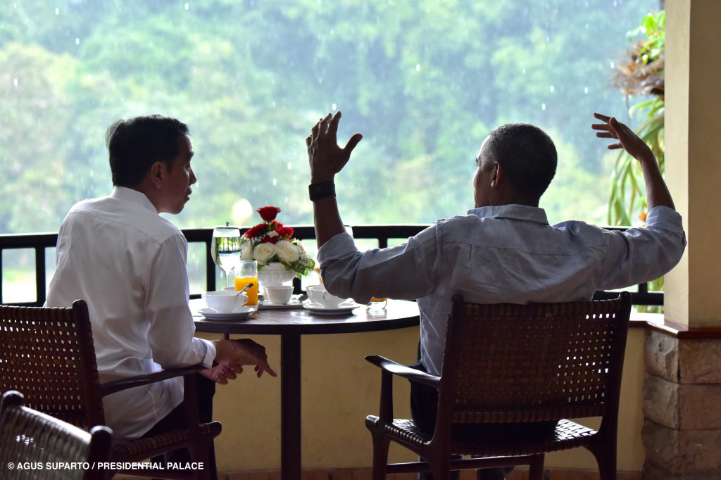 Pembicaraan serius dalam suasana santai. Jadwal Obama pun molor 10 menit dari jadwal seharusnya. Setpres RI/Agus Suparto