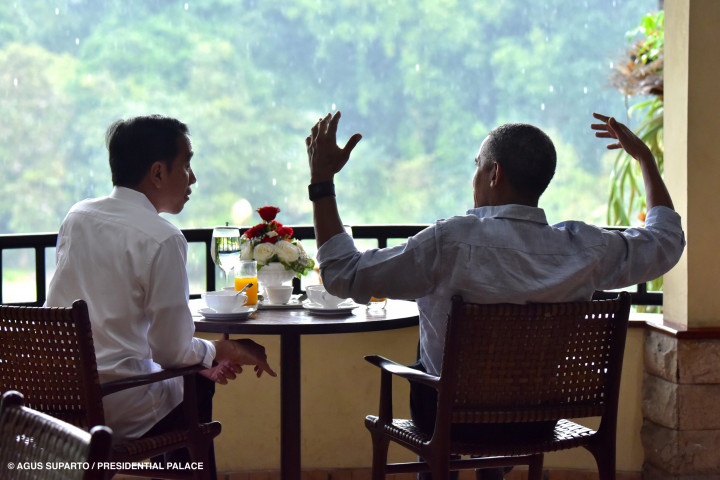 Pembicaraan serius dalam suasana santai. Jadwal Obama pun molor 10 menit dari jadwal seharusnya. Setpres RI/Agus Suparto