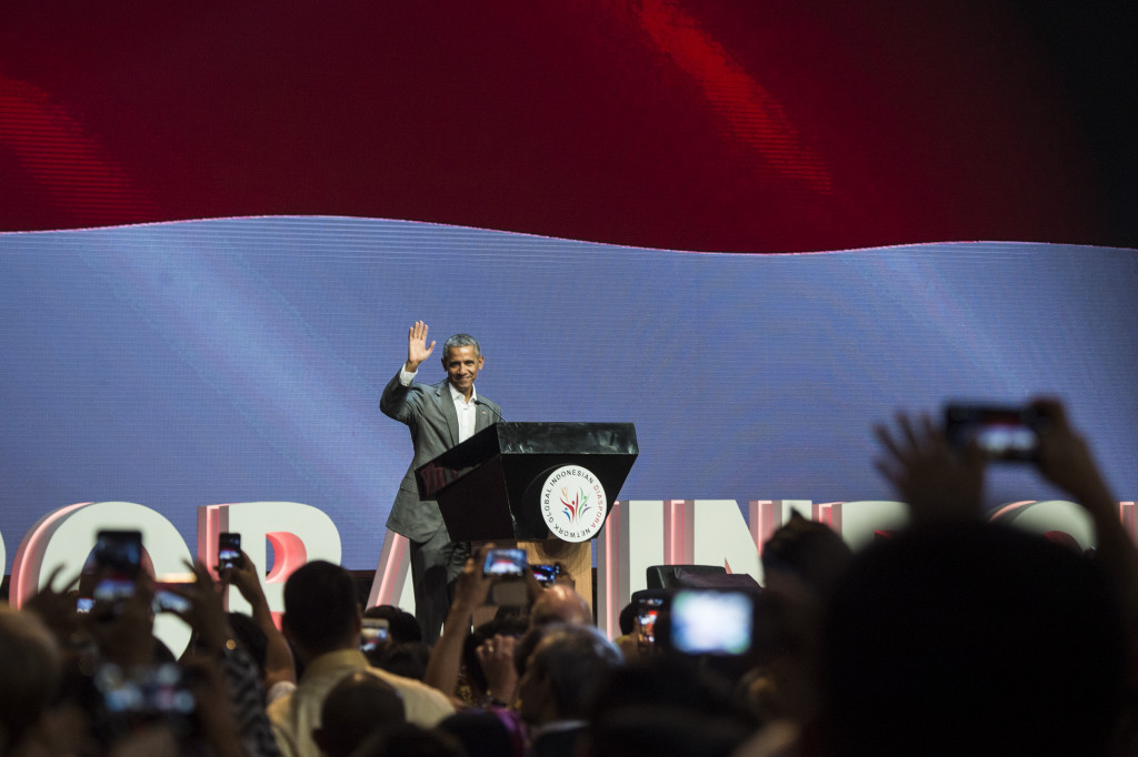 Semula panitia melarang hadirin merekam pidato Obama dalam bentuk apa pun. Tetapi bagaimana mungkin mencegah antusiasme mereka?