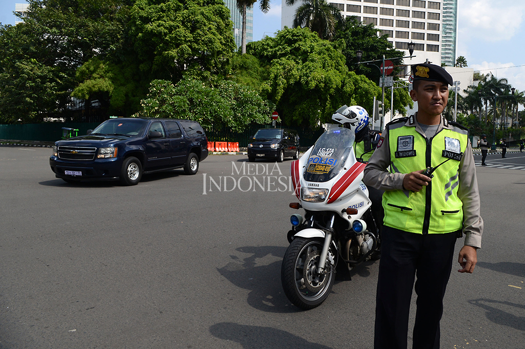 Sebanyak 410 personel gabungan Polri dan TNI disiapkan untuk mengamankan perjalanan mantan Presiden Amerika Serikat Barack Obama menuju Bandara Halim Perdanakusuma. Personel tersebut ditempatkan di rute yang akan dilewati Barack Obama.