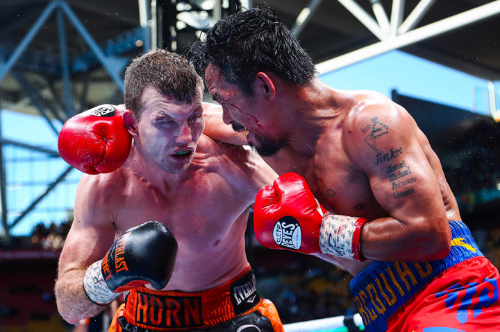 Pada ronde kenam, duel harus dihentikan karena Pacquiao mengalami pendarahan di kening setelah benturan keras. Ia sempat mendapat perawatan di sudut ring. Namun, Pacquiao mampu melanjutkan pertarungan.