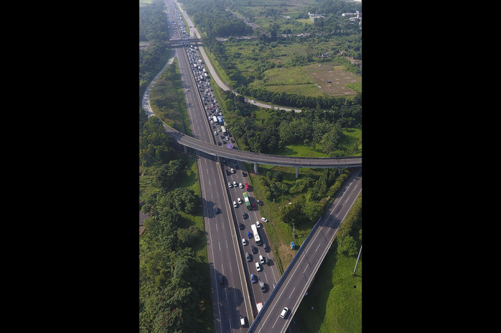 Hal ini dilakukan supaya mengurangi kepadatan kendaraan yang akan masuk ke rest area KM 62 dan 52.
