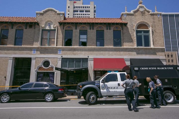 Wali Kota Little Rock Mark Stodola mengatakan menyatakan kepada masyarakat bahwa ini bukanlah aksi terorisme namun sebuah tragedi. 