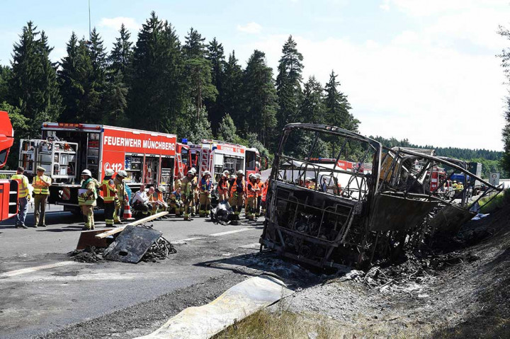 Terdapat 48 orang, terutama dari negara bagian timur, Saxony, di bus itu. Para penumpang berusia 41 hingga 81 tahun.