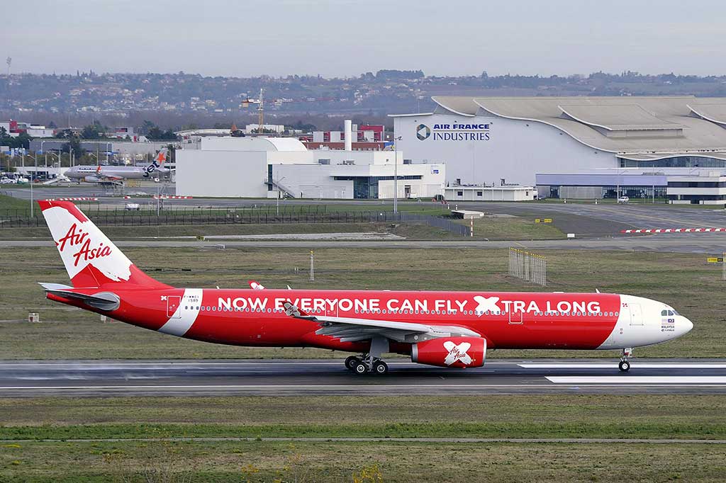 Ini merupakan insiden kedua yang melibatkan maskapai AirAsia di negara tersebut dalam dua minggu terakhir. Pada Minggu (2/7/2017) lalu AirAsia rute Perth-Kuala Lumpur mendarat kembali setelah 90 menit mengudara karena mengalami gangguan teknis.