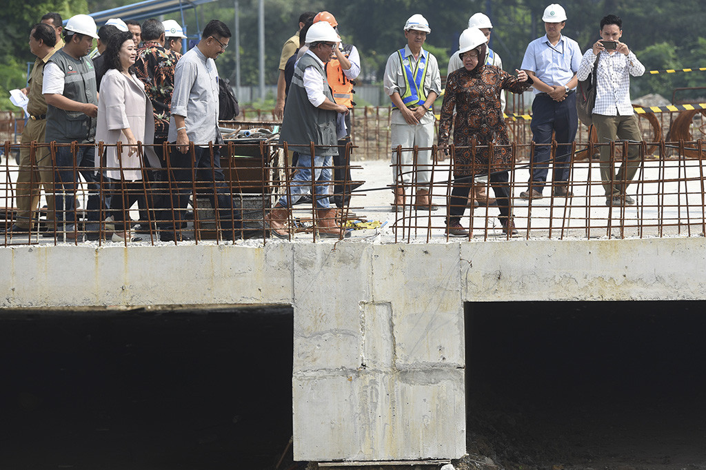 Tri Rismaharini ingin agar proyek underpass ini segera diselesaikan. Risma mengatakan paling tidak 10 November nanti overpass akan rampung. Sedangkan untuk underpass akan selesai awal tahun 2018.