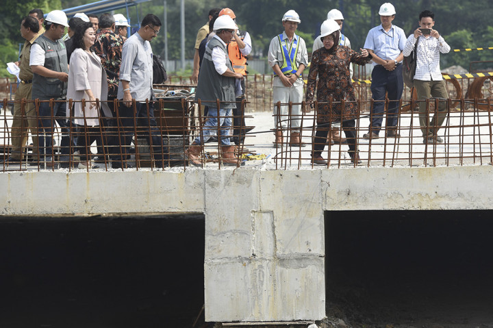 Tri Rismaharini ingin agar proyek underpass ini segera diselesaikan. Risma mengatakan paling tidak 10 November nanti overpass akan rampung. Sedangkan untuk underpass akan selesai awal tahun 2018.