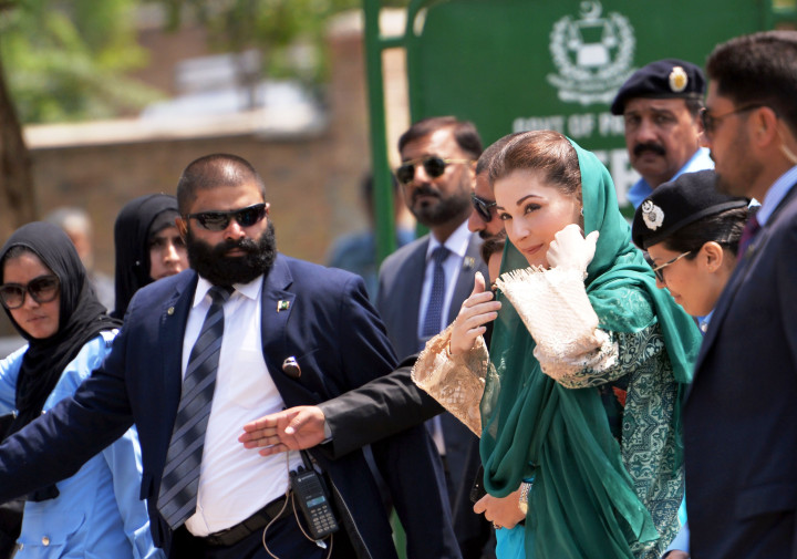 Maryam Nawaz tiba di gedung Akademi Kepolisian di Islamabad tempat dilakukan pemeriksaan. Pemeriksaan dilakukan tim gabungan dari dinas intelejen militer dan nasional.