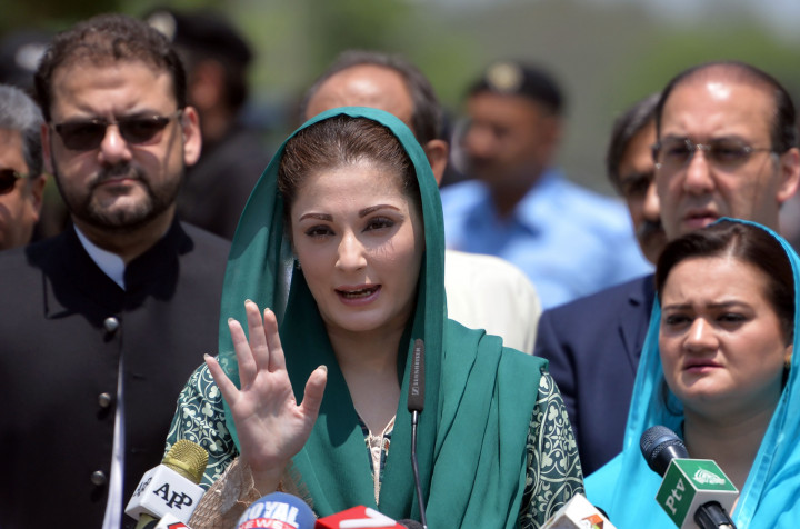 Maryam Nawaz menyampaikan keterangannya kepada pers. Isu tudingan korupsi tersebut juga mengancam posisi Nawaz Sharif sebagai PM Pakistan.