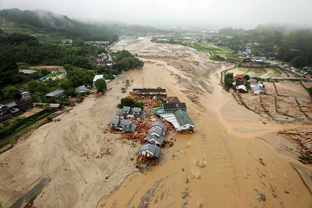 Kota Asakura, Prefektur Fukuoka, Jepang, luluh lantak akibat diterjang banjir bandang, Kamis (6/7/2017).