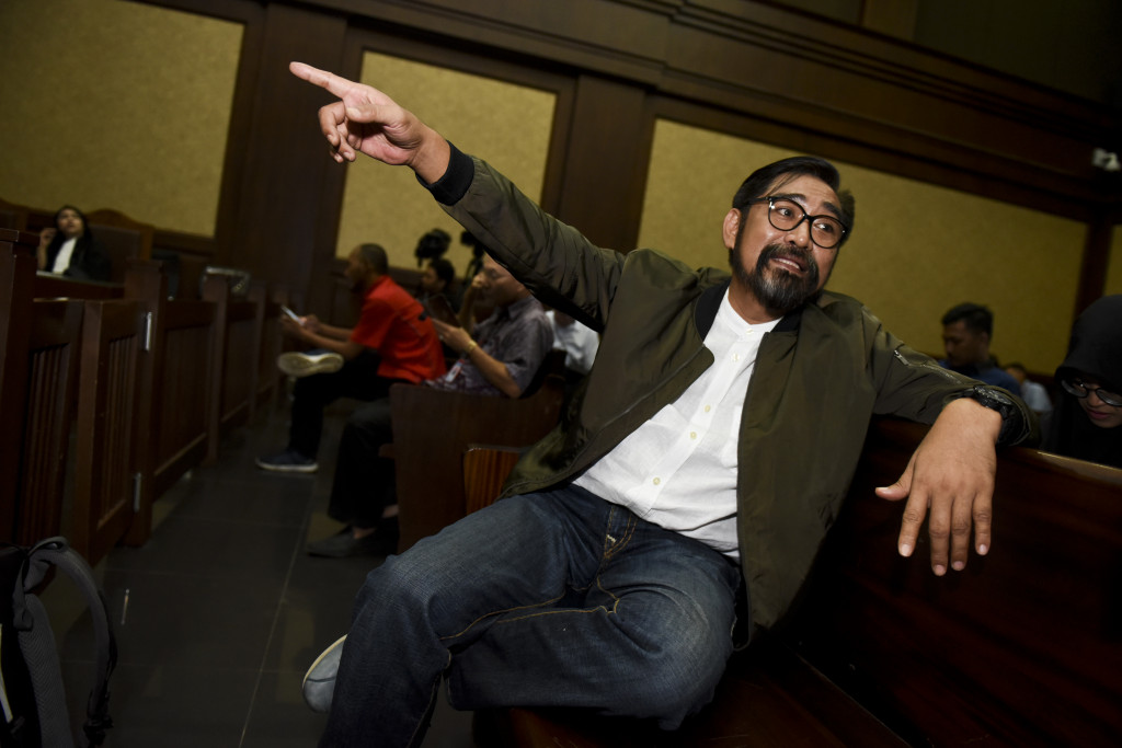 Menurut pertimbangan hakim, hal-hal yang meringankan adalah terdakwa berlaku sopan, belum pernah dihukum, menyesali perbuatan, punya tanggungan keluarga, dan telah mengembalikan uang hasil korupsi. Adapun hal-hal yang memberatkan adalah terdakwa tidak mendukung program pemerintah dalam memberantas korupsi.