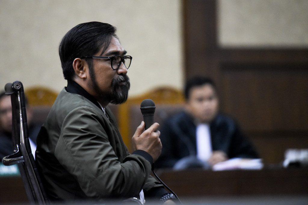 Majelis Hakim memvonis tiga tahun enam bulan penjara serta denda Rp250 juta subsider tiga bulan kurungan kepada Choel Mallarangeng karena terbukti melakukan korupsi pada proyek pembangunan P3SON di Hambalang, Bogor, Jawa Barat.