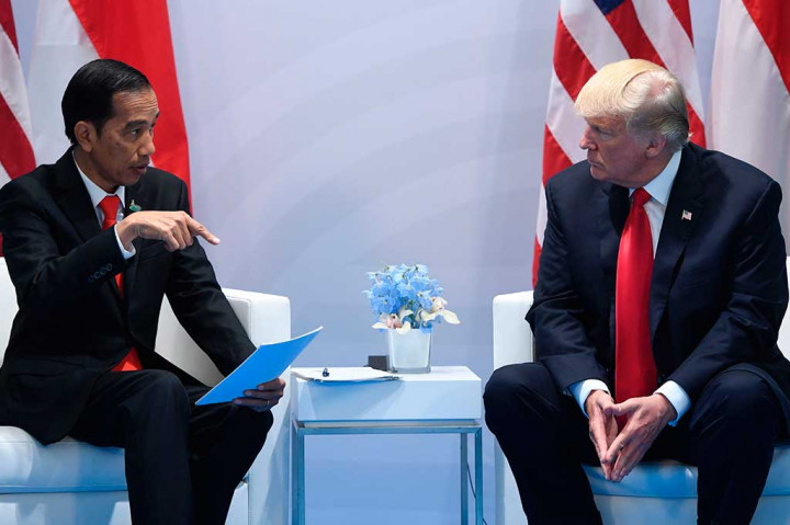 Kepada Trump, Jokowi juga menyampaikan apresiasinya atas kunjungan Wapres AS Michael Pence ke Jakarta beberapa waktu lalu. Bagi Indonesia, kunjungan itu menandai komitmen AS memperkuat hubungan dengan Indonesia.