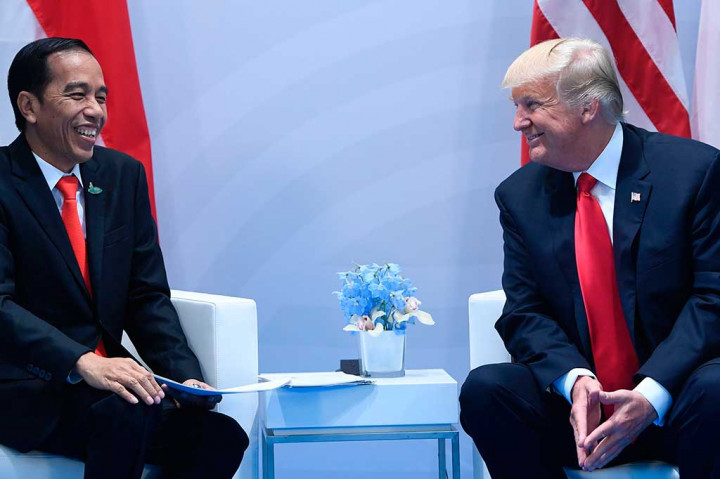 Dalam pertemuan yang antara lain membahas peningkatan kerja sama ekonomi dan penanggulangan terorisme tersebut juga diselingi gelak tawa.