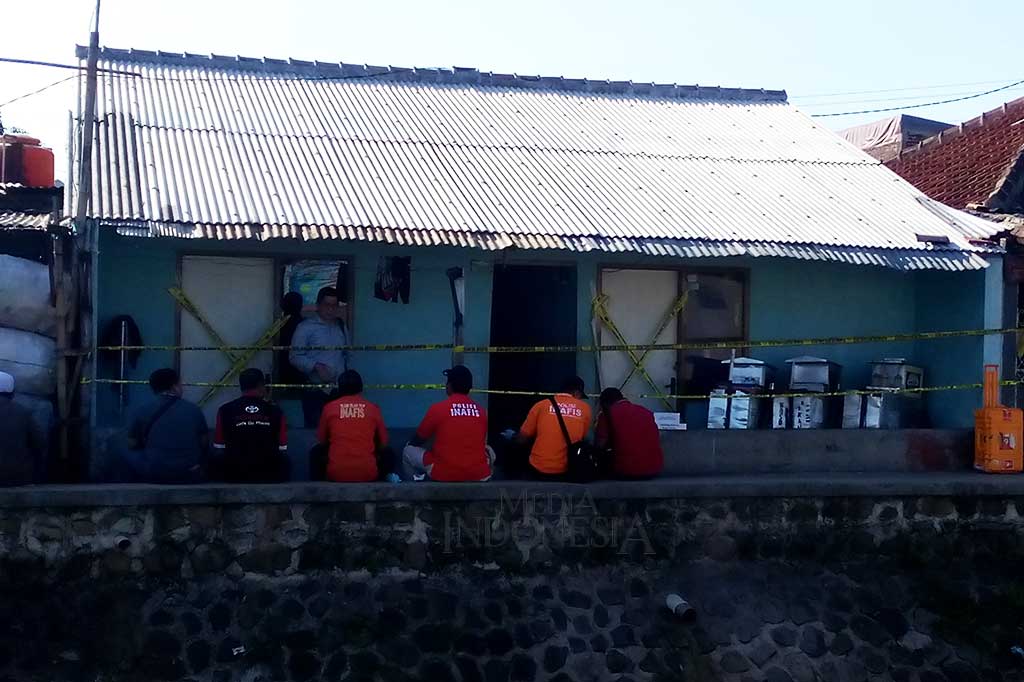 Sebelumnya, bom panci meledak di sebuah rumah kontrakan di Buahbatu, Bandung pada Sabtu (8/7/2017) sore. Polisi telah menangkap Agus Wiguna yang diduga sebagai perakit bom panci.