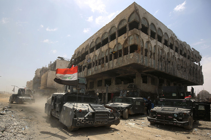 Meskipun sudah menyatakan kemenangan secara resmi di Mosul, pertempuran dengan ISIS sebenarnya belum berakhir. Pasalnya, ISIS masih menguasai beberapa wilayah di Irak, termasuk Tal Afar dan Hawijah di utara dan sedikit area di Provinsi Anbar.