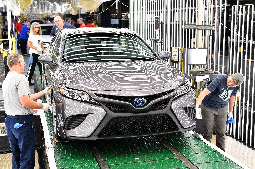 Toyota juga membuat Camry SE Hybrid 2018 juga di Kentucky, Amerika Serikat. Semua unit yang dihasilkan pabrik baru ini hanya untuk pasar domestik AS. MotorTrend/Toyota
