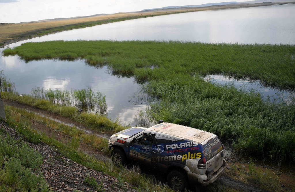 Danau di daratan tinggi ini merupakan variasi pemandangan bagi pereli. Tetapi tidak bantarannya yang berupa lumpur adalah jebakan mematikan. 