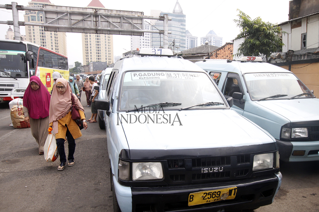 Angkot ber-AC ini merupakan bagian dari upaya untuk meningkatkan pelayanan angkutan umum kepada masyarakat. MI/BARY FATHAHILAH
