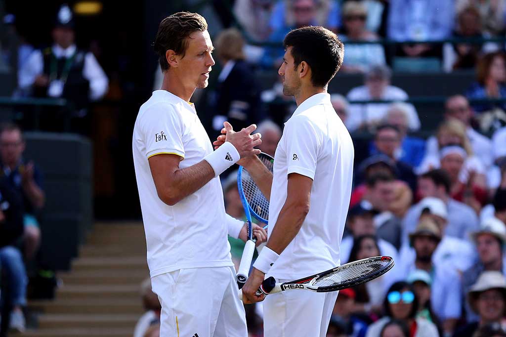 Juara tiga kali Wimbledon itu kalah pada set pembukaan dan sedang melakukan servis ketika ia berjalan menuju net dan bersalaman dengan Berdych, untuk kemudian menerima 'medical timeout' akibat cedera siku kanannya. PA via AP/Gareth Fuller