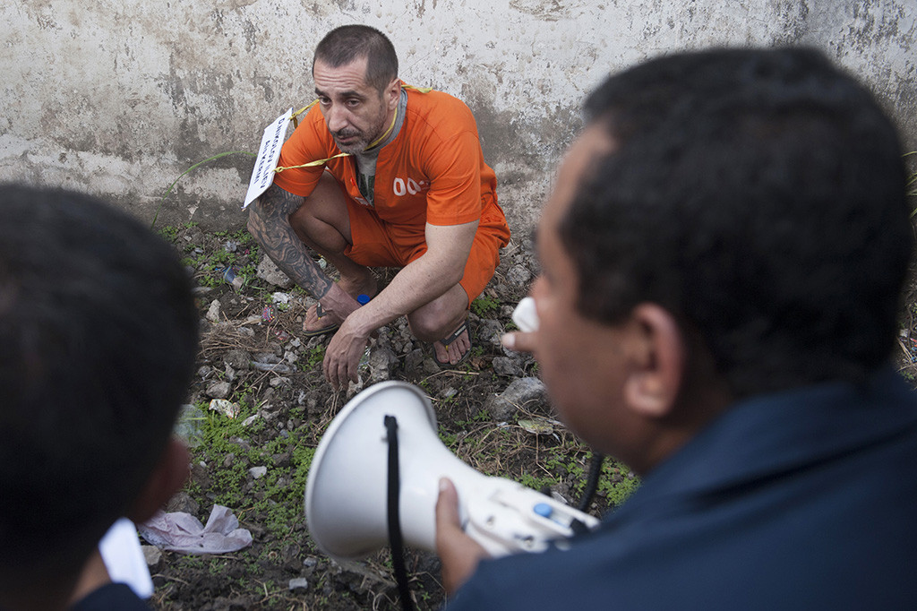 Empat napi asing itu kabur dari Lapas Kerobokan pada 19 Juni 2017. Mereka diduga kabur melewati gorong-gorong Lapas Kerobokan. 