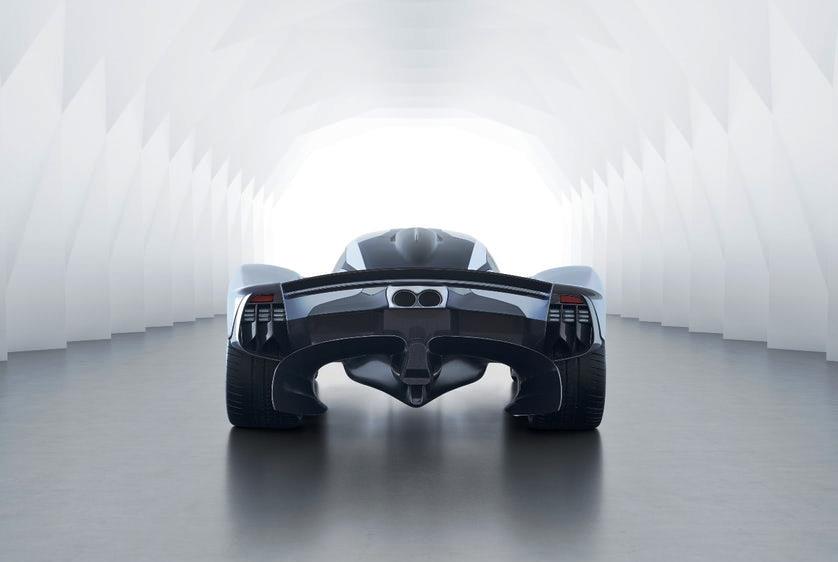 Kecanggihan utama Valkyrie adalah desain underbody berupa V-Tunnel yang dirancang untuk dapat cepat mengalirkan angin dari depan sebanyak-banyaknya ke belakang mobil.