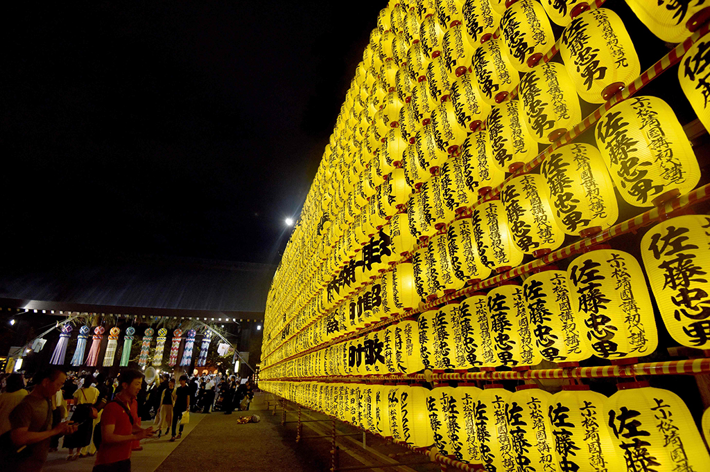 Ada beberapa atraktsi yang disajikan, seperti mikoshi parade, konser dan pertunjukan tarian tradisional yang digelar selama empat hari, juga termasuk rumah hantu yashaki yang populer.