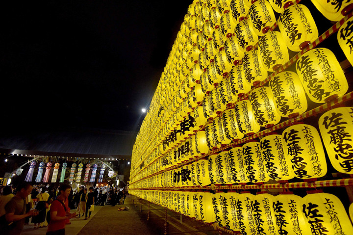 Ada beberapa atraktsi yang disajikan, seperti mikoshi parade, konser dan pertunjukan tarian tradisional yang digelar selama empat hari, juga termasuk rumah hantu yashaki yang populer.