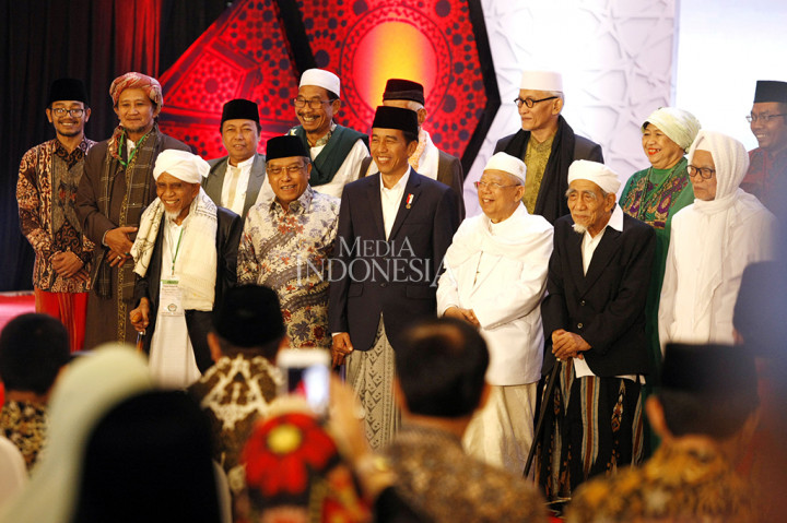 Ketua PBNU KH Aqil Siradj, Rais Am PBNU KH Ma'ruf Amin , Mustasyar PBNU KH Maimoen Zubair beserta perwakilan alim ulama dari berbagai daerah turut hadir dalam acara ini.
