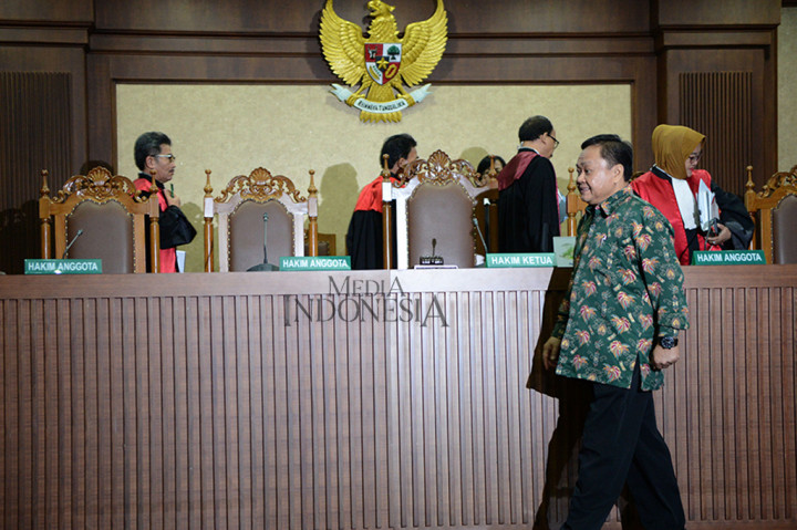 Menurut majelis hakim, Eko terbukti menerima uang suap 10.000 dollar AS, 10.000 Euro, 100.000 dollar Singapura, dan 78.500 dollar AS dari PT Melati Technofo Indonesia (MTI). Suap itu terkait pengadaan satelit monitoring di Bakamla.