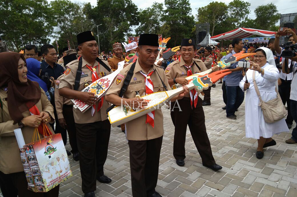 Mendikbud menggelar kemah remaja nasional ke VIII yang diadakan di Bumi Perkemahan Tambariat ToeahPahoe, Palangkaraya.