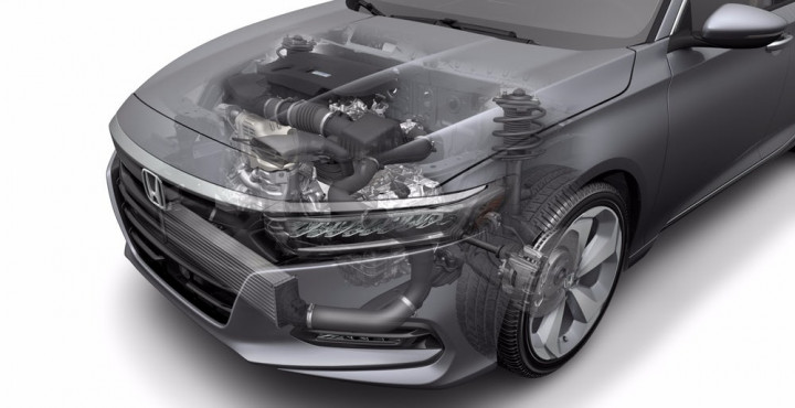 Sumber tenaganya mesin 2.0 liter Hybrid dan dipadukan dengan transmisi CVT 10 percepatan yang sangat halus perpindahannya.