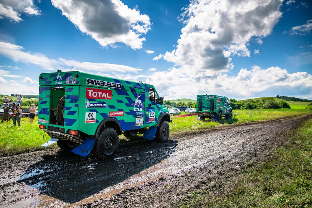 Tim logistik juga harus berpacu. 