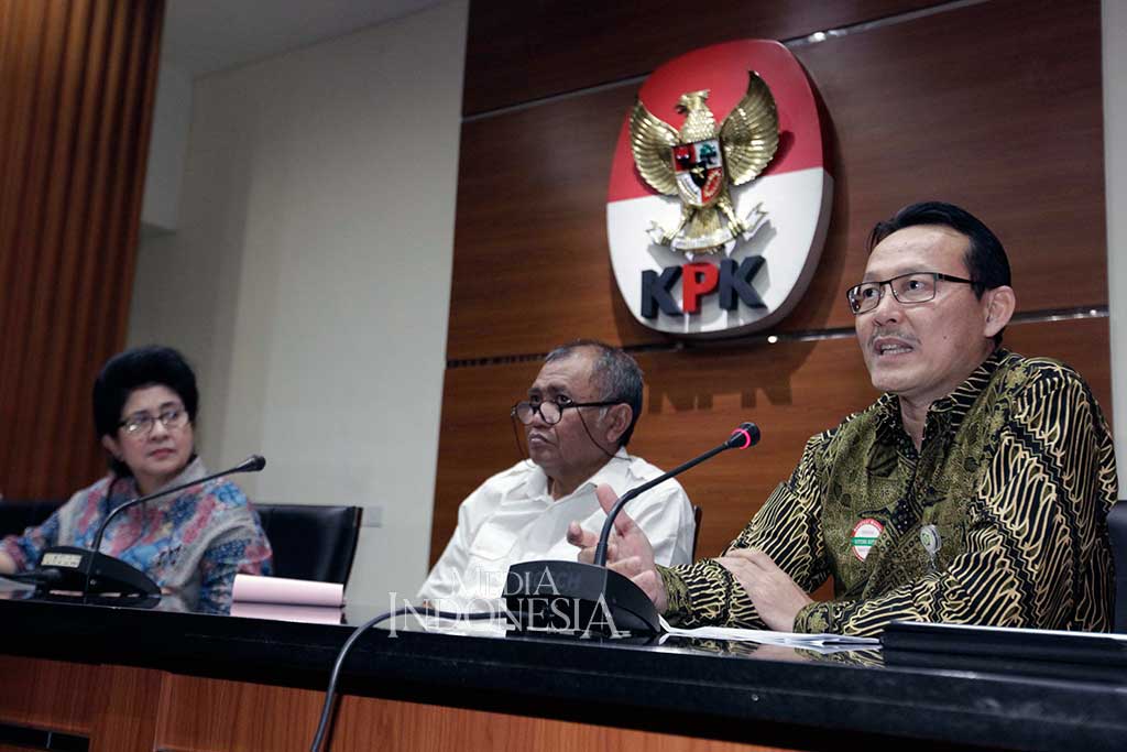 KPK bersama Kementerian Kesehatan dan BPJS Kesehatan bekerja sama membentuk Tim Bersama Penanganan Kecurangan dalam Program Jaminan Kesehatan Nasional JKN-Kartu Indonesia Sehat (KIS).